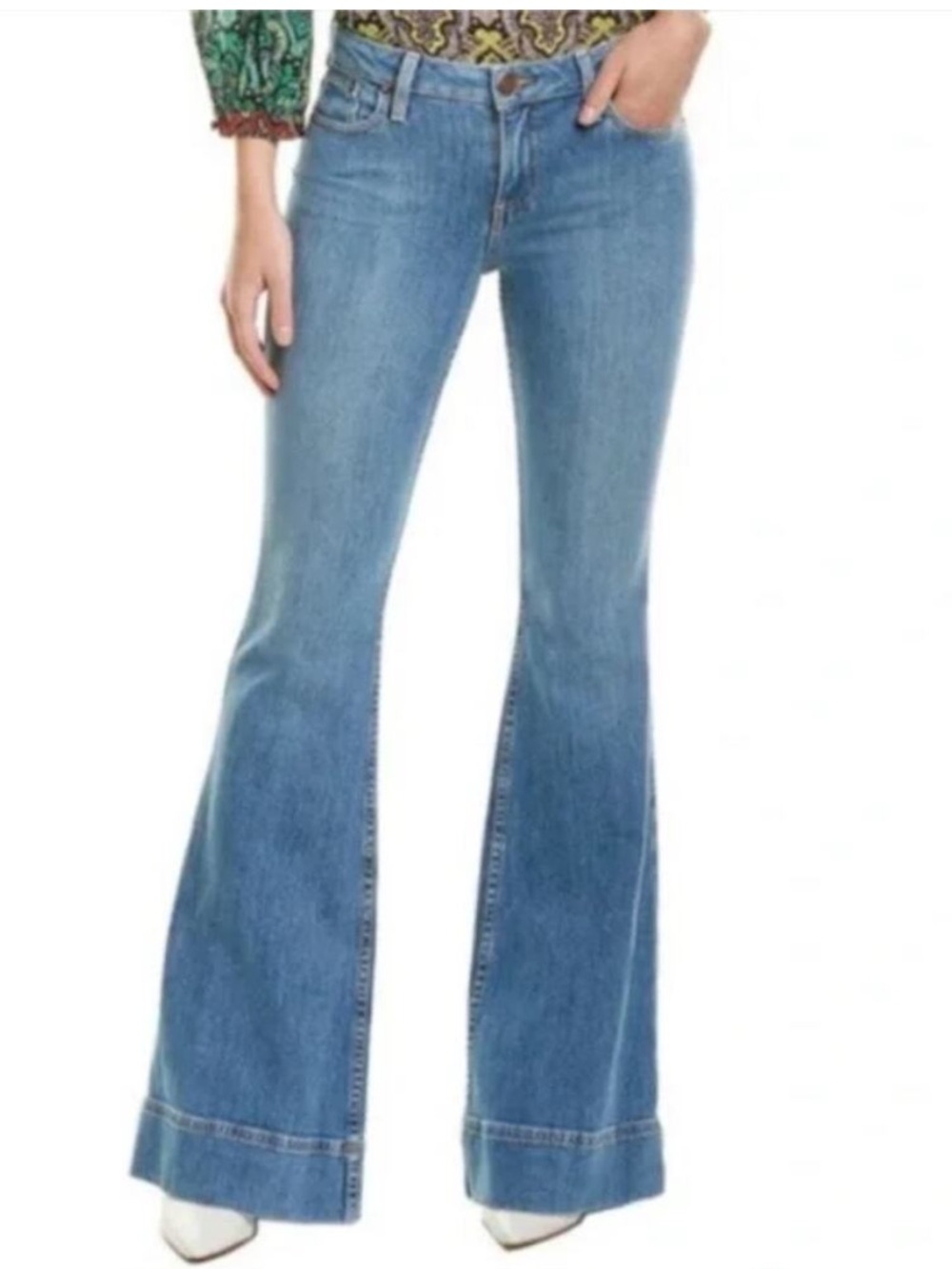 Alice + Olivia Beautiful Mid Rise Bell Jean In Sweet Emotion Size 25